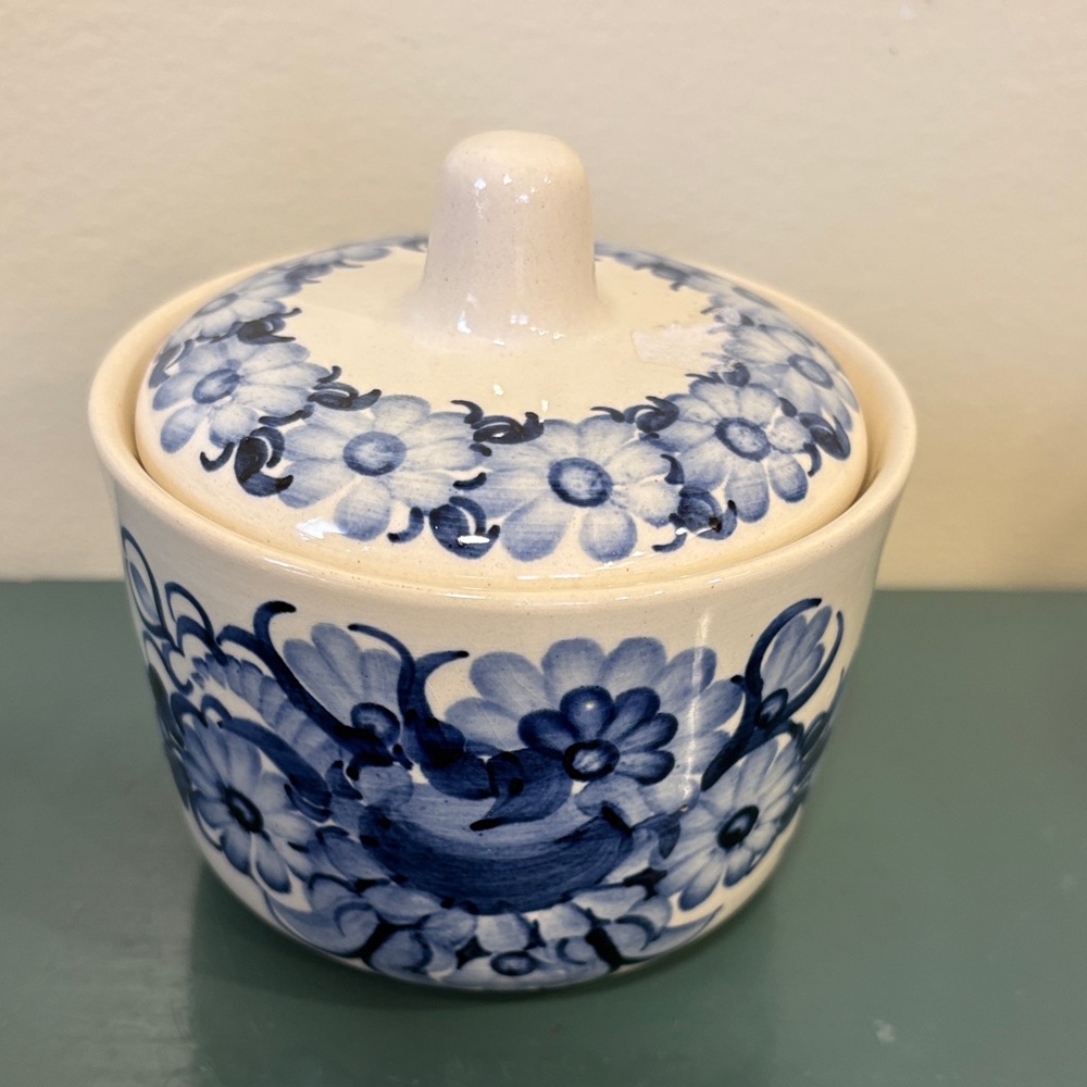 Vintage Koro Fajans Janpol breaking hand-painted sugar bowl with lid.